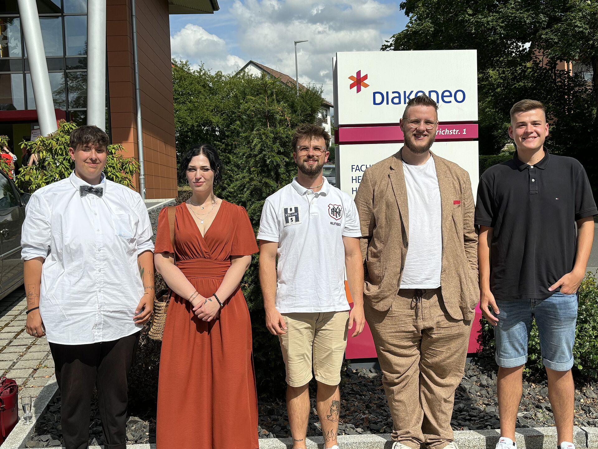 Fünf Schüler*innen mit Fachabitur