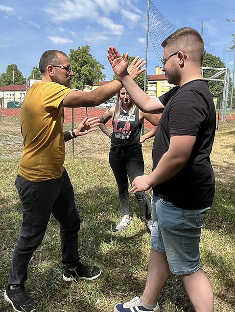 Schüler beim Training im Freien