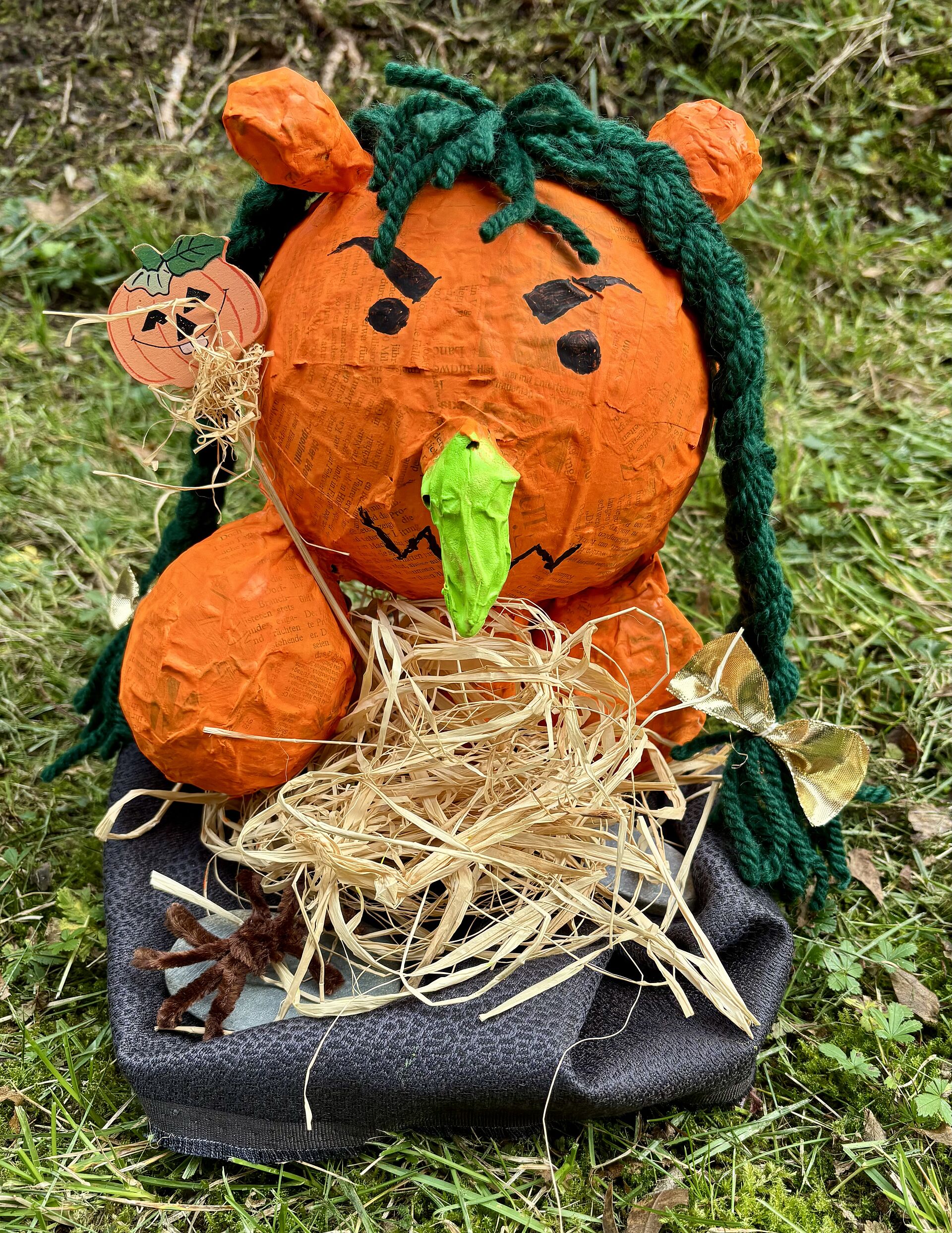 Monster aus Pappmachee