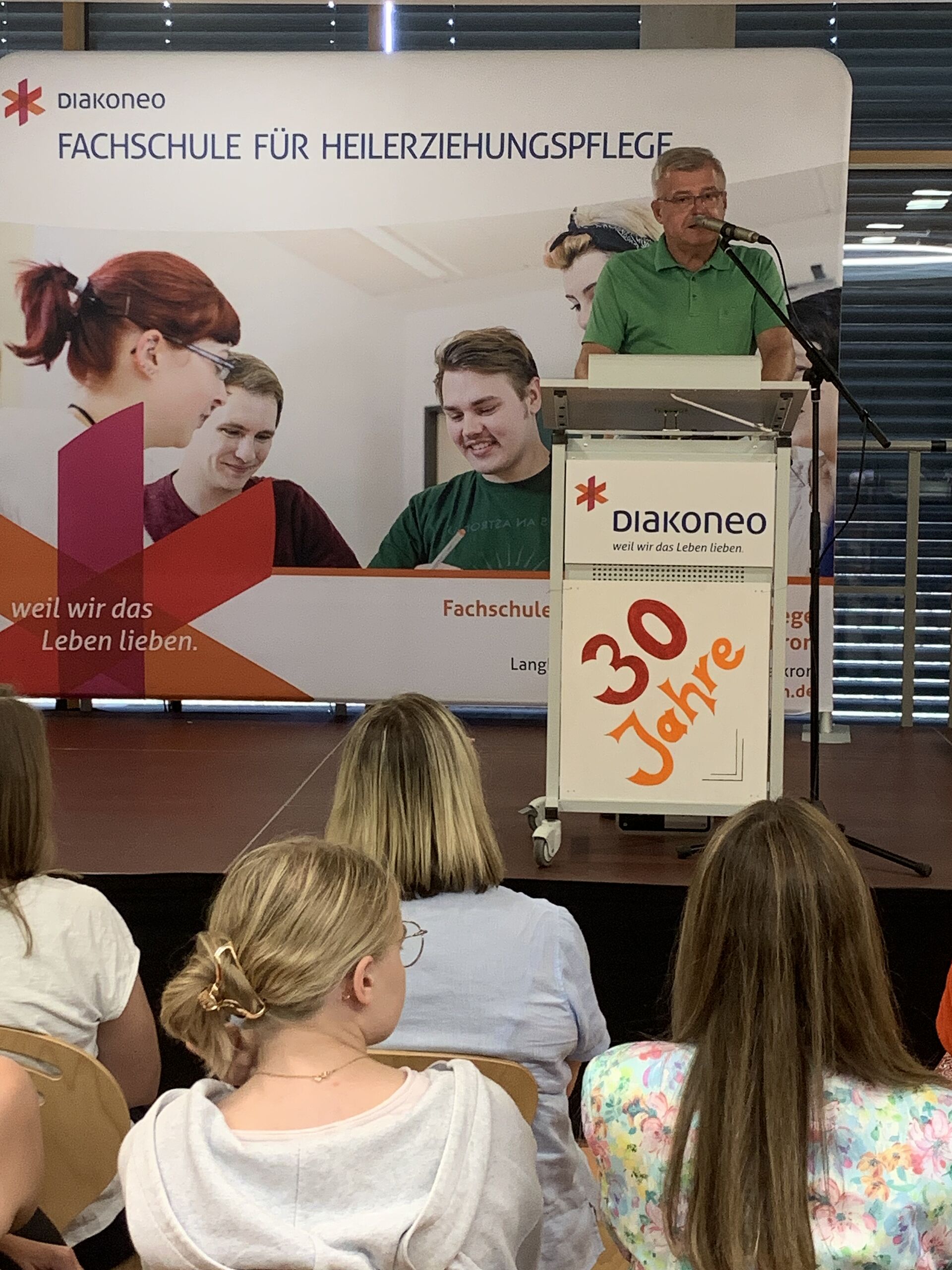 Schulleiter anlässlich der Titelverleihung "Schule ohne Rassismus - Schule mit Courage"