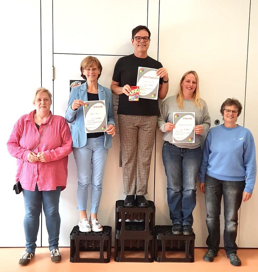 Siegerehrung mit fünf Personen