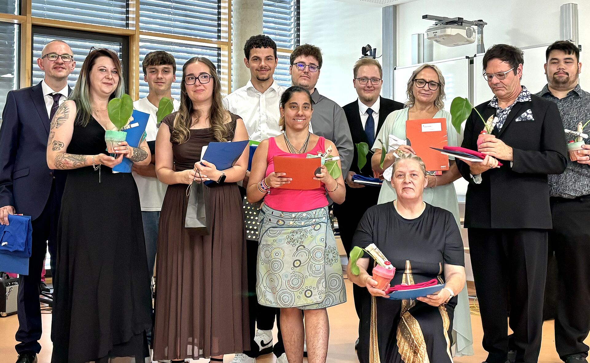 Schüler*innen bei der Abschlussfeier
