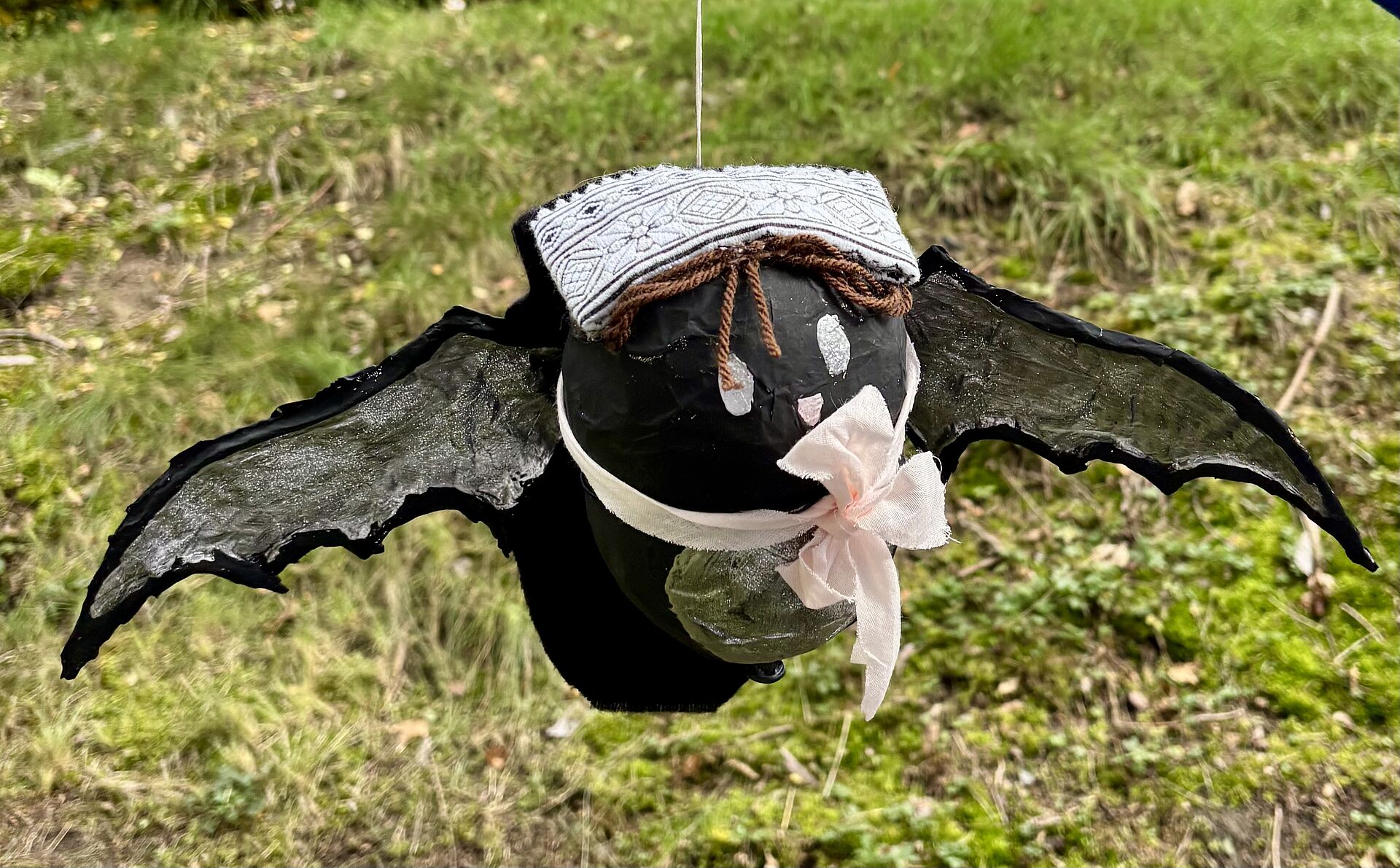 Monster aus Pappmachee